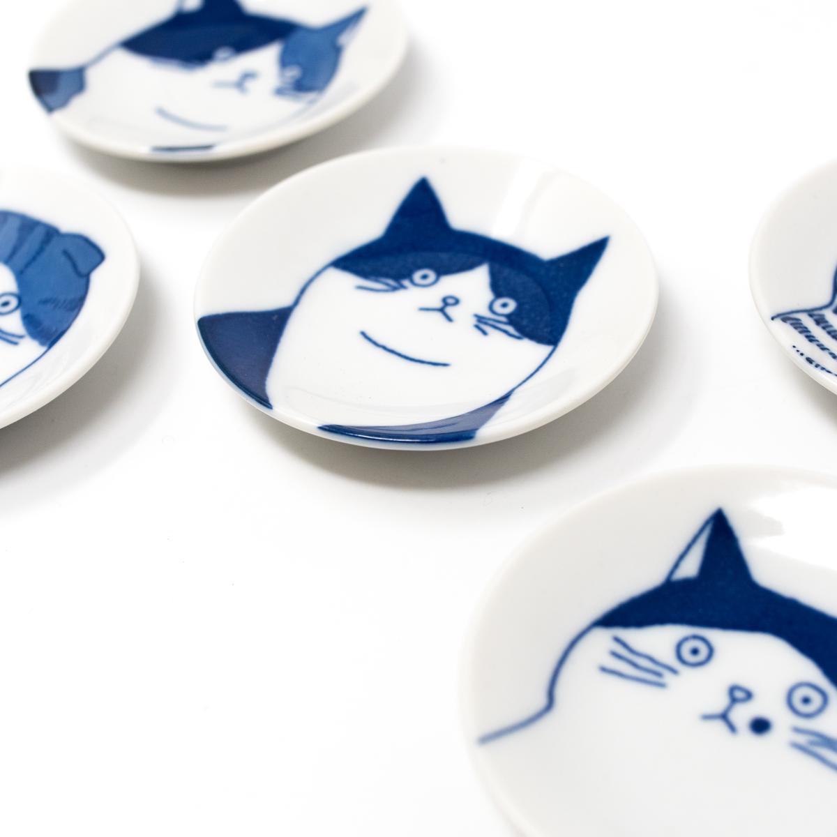 cat plates top open angle bottom