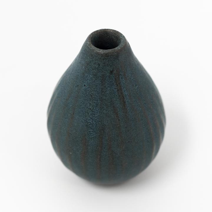 aya ogawa dark blue vase front