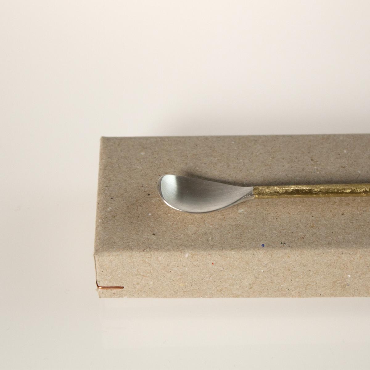 gold spoon side