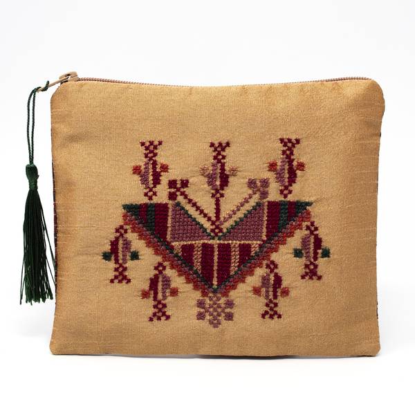 Image of Palestinian Tatreez Pouch: Qiladet Sarou