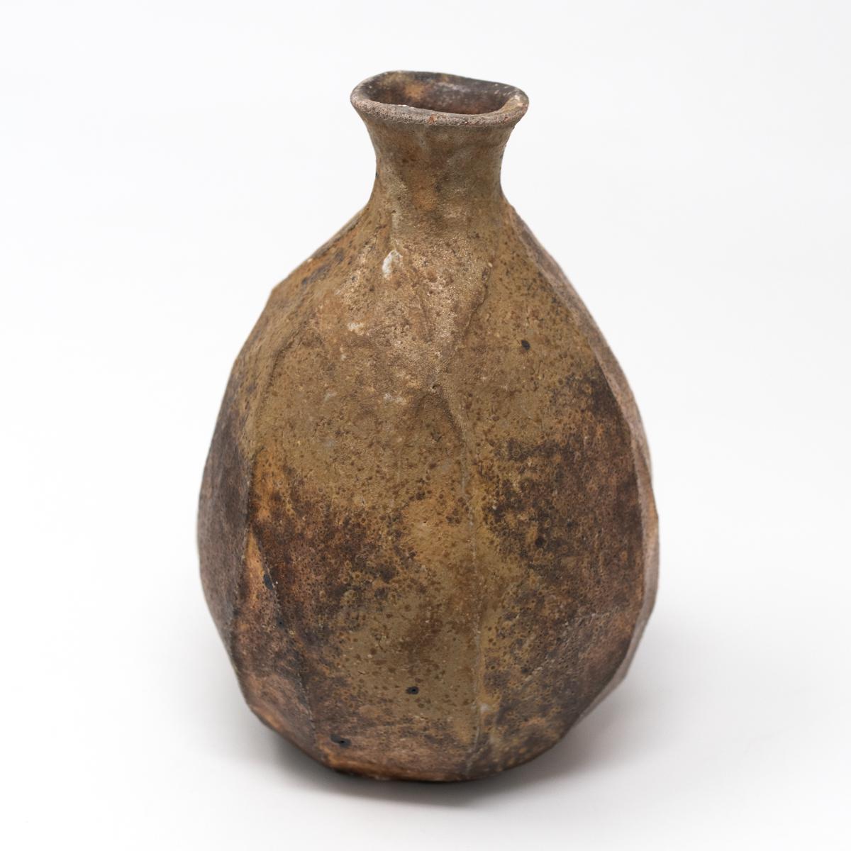 kenji tayama round brown vase front