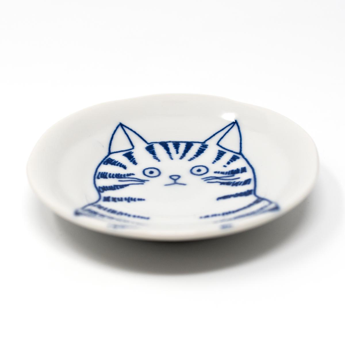 general cat blue plate medium. side angle
