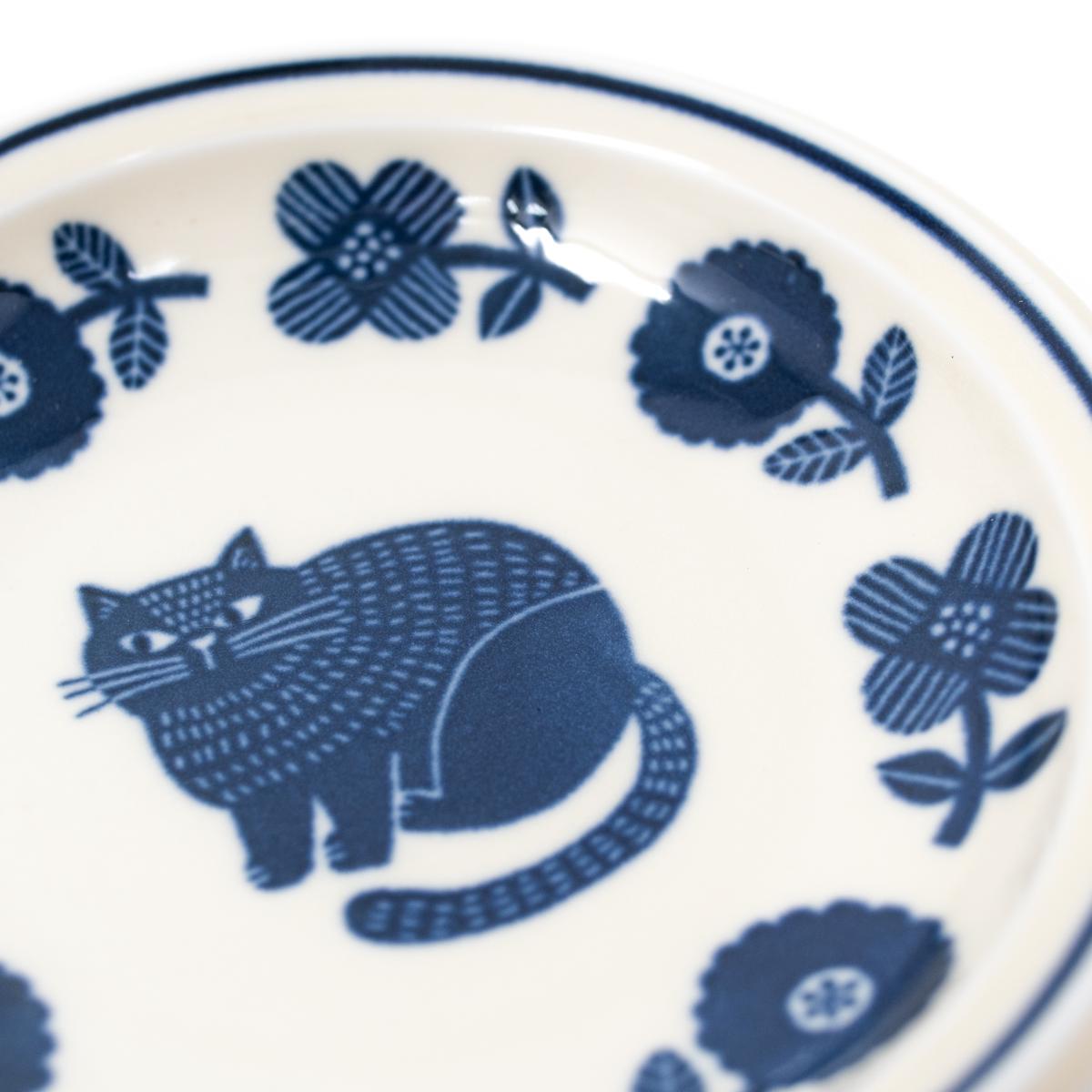general floral cat plate medium closeup