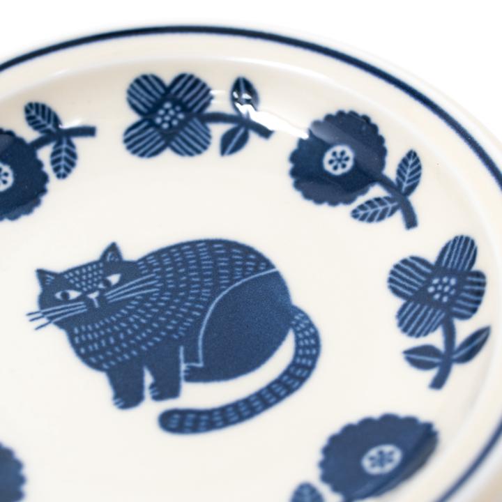 general floral cat plate medium closeup