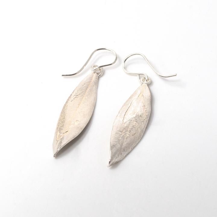 handmade palestine olive leaf earrings angle