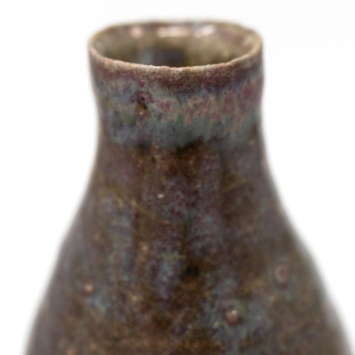 isao vase tall lip closeup