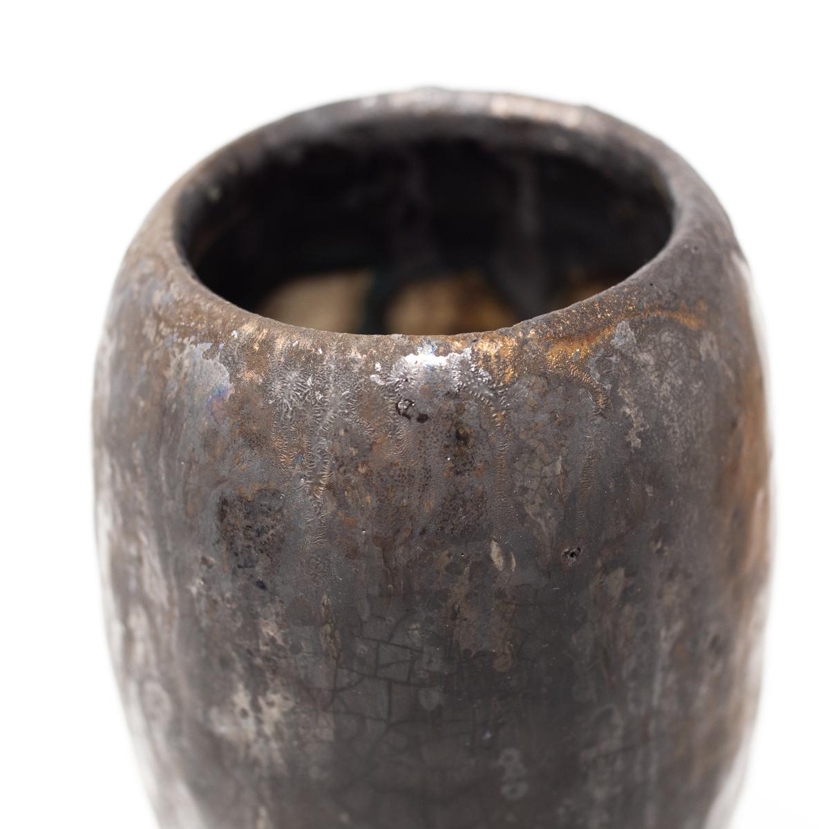 isao kimura black tall vase closeup