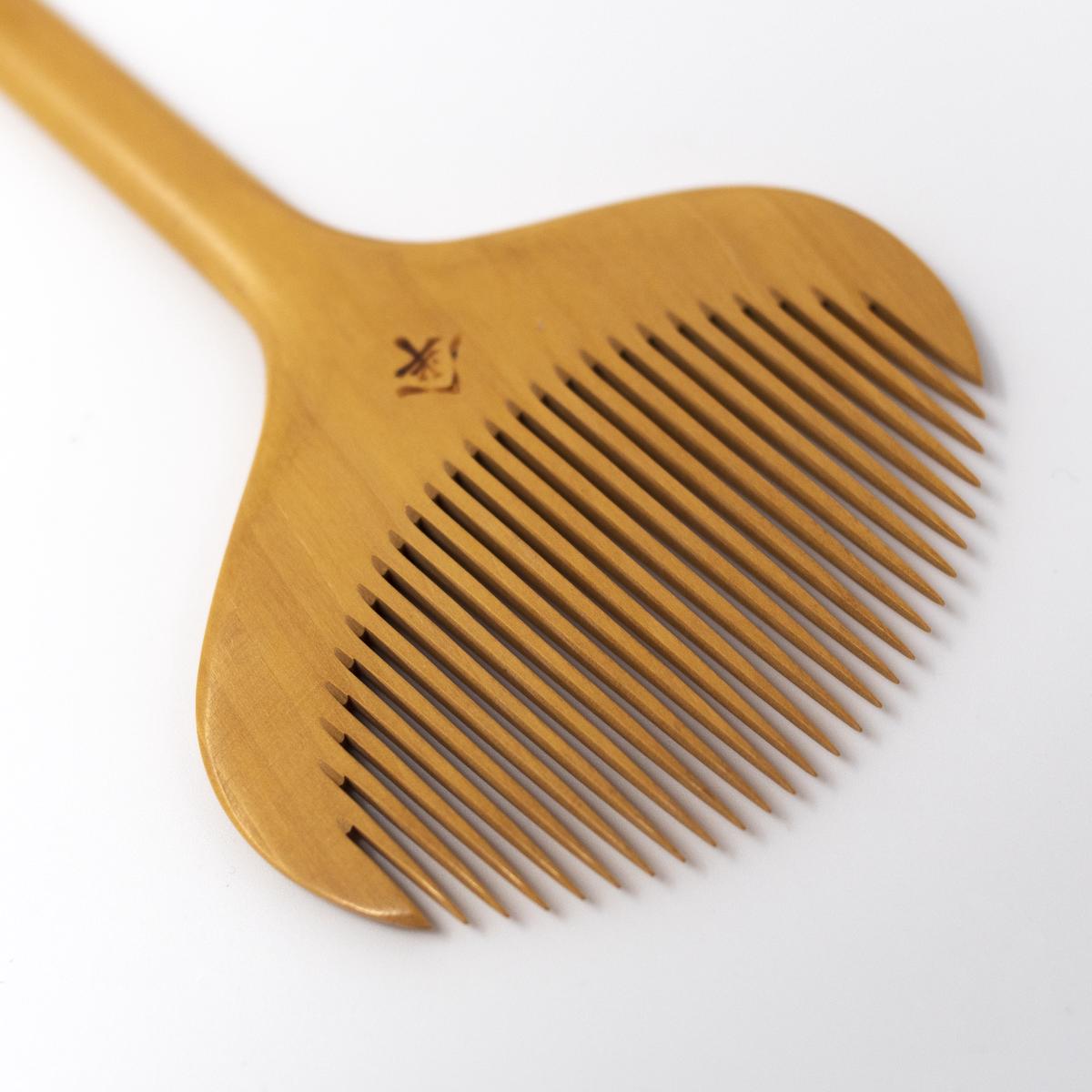 general small comb closeup