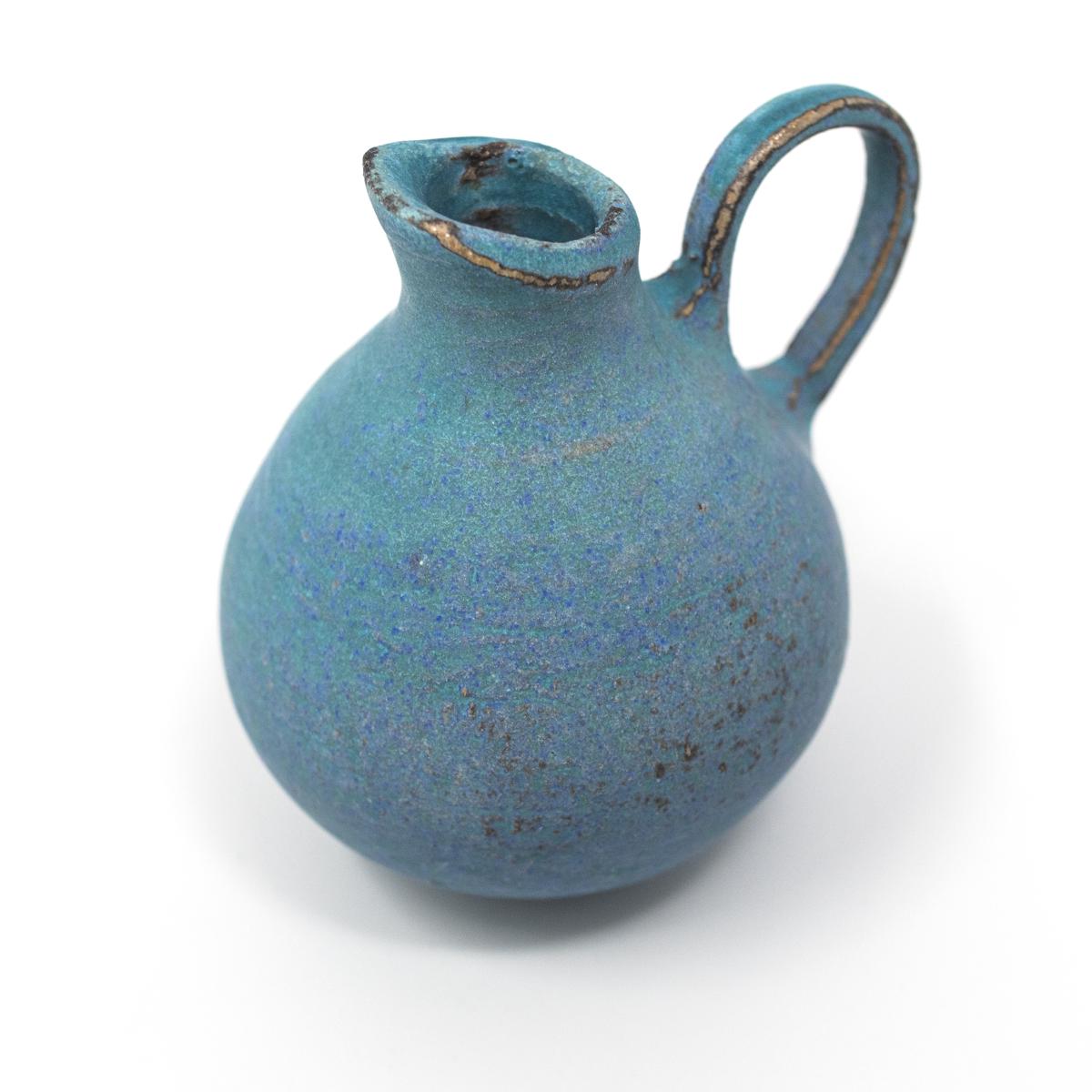 aya jug antique blue closeup top
