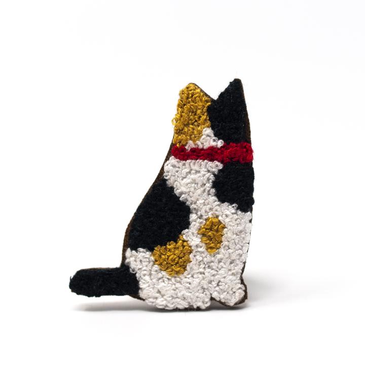 stitch works black white cat pin