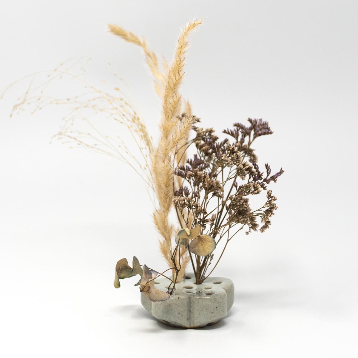 be oom ikebana small white