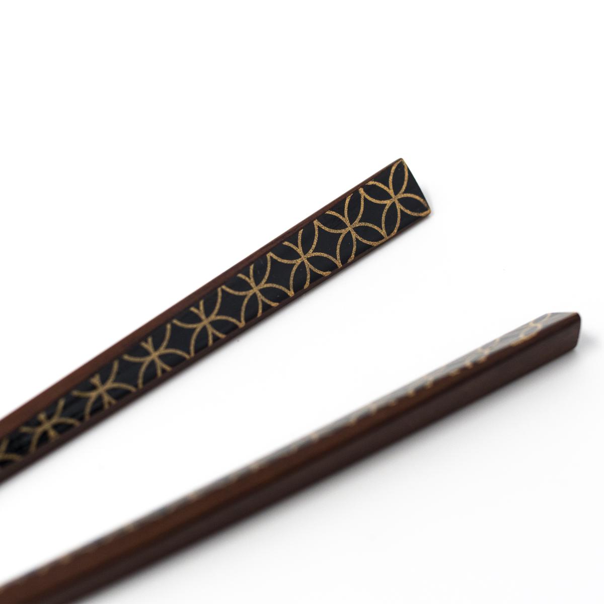 hyozaemon cat chopsticks closeup