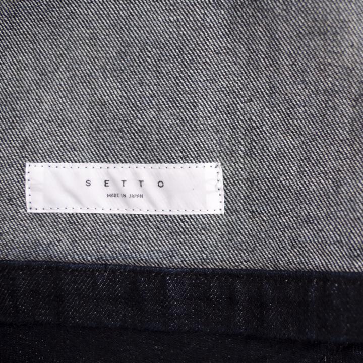apron tag closeup