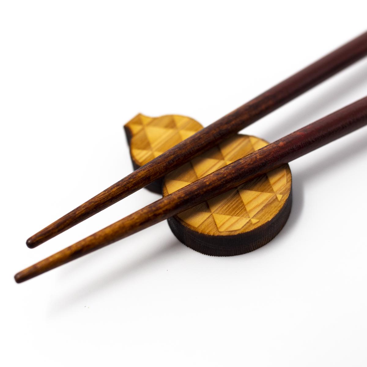 hyozaemon chopsticks closeup rest