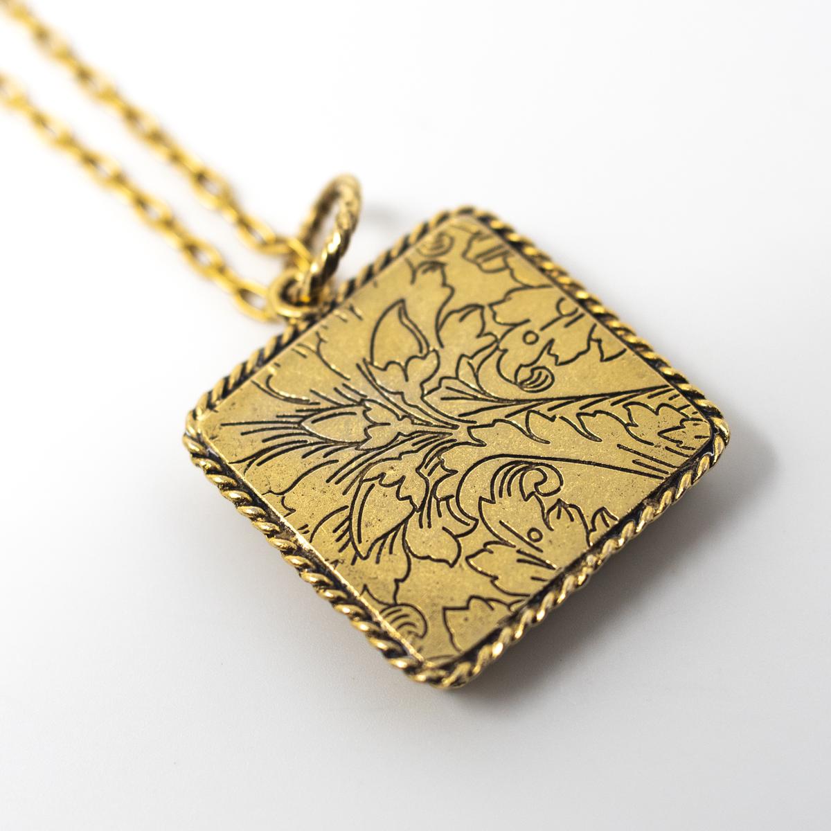 necklace 2 back