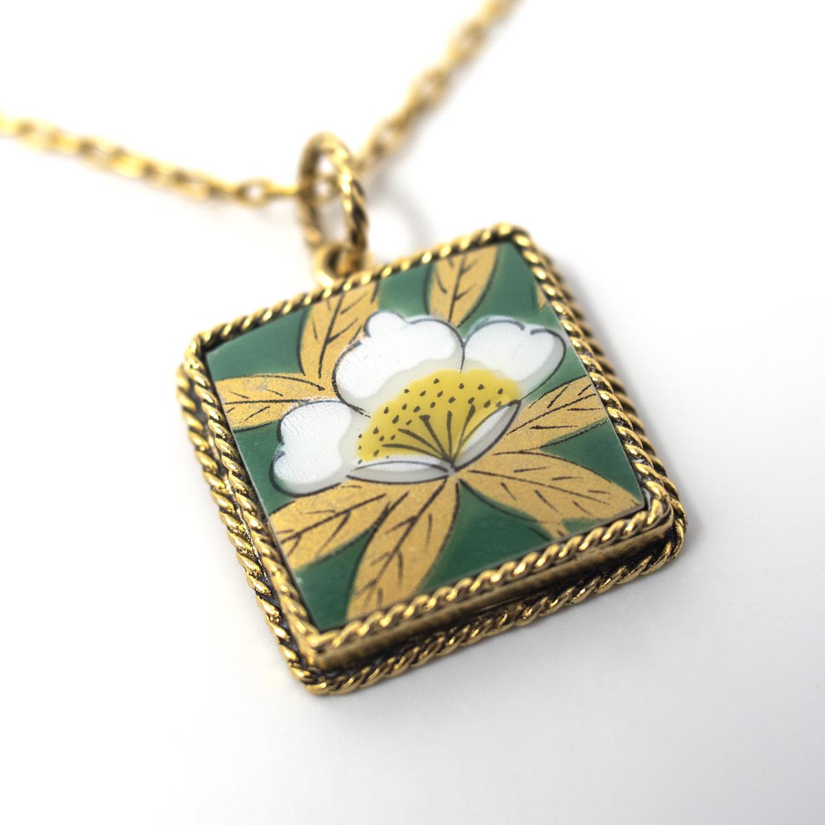 necklace 2 top angle