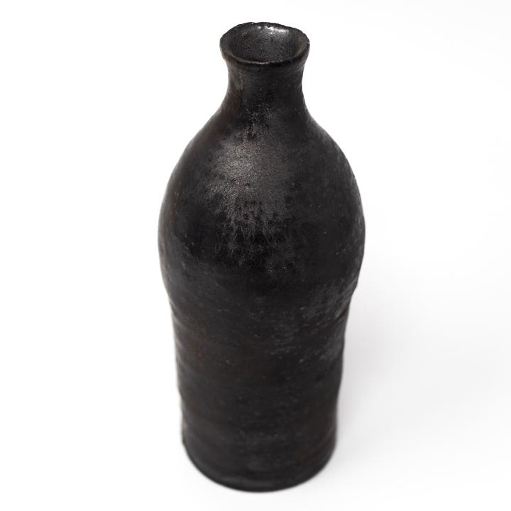 isao black bottle top angle