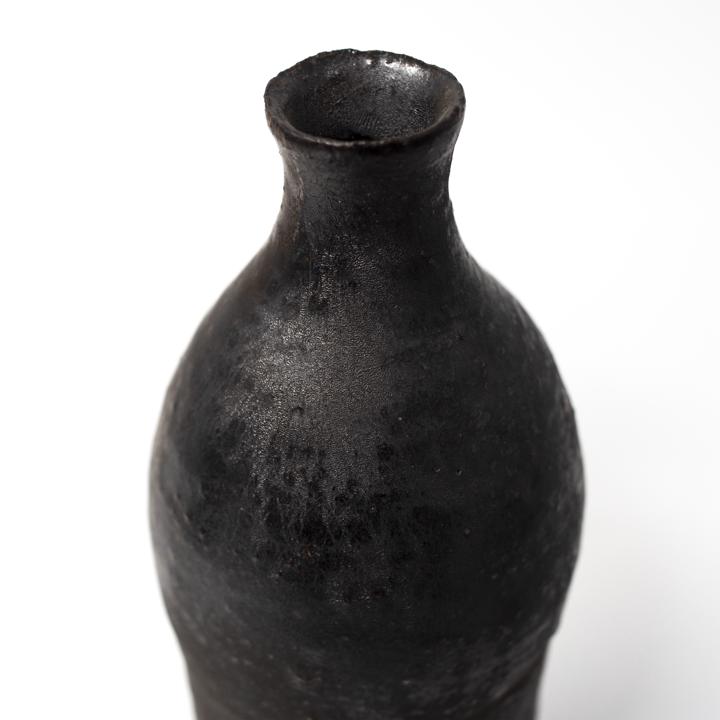 isao black bottle top closeup