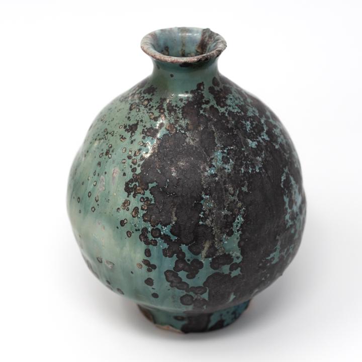 isao vase 2 side angle