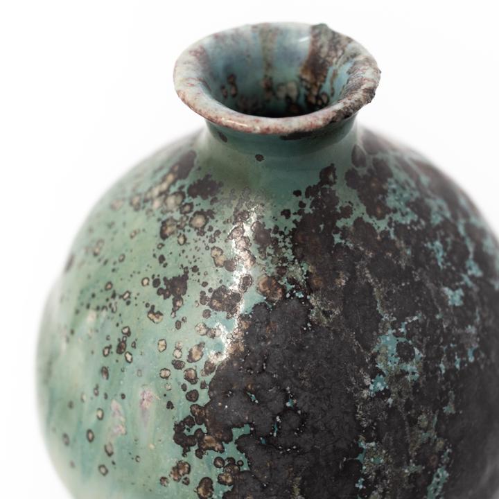 isao vase 2 top
