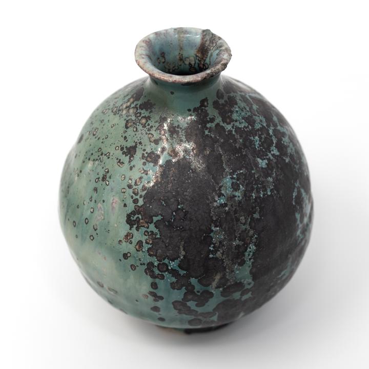 isao vase 2 top angle