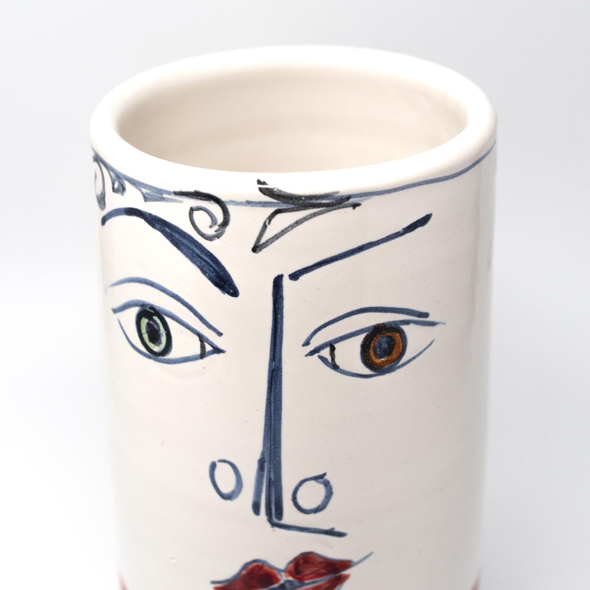 general face vase closeup