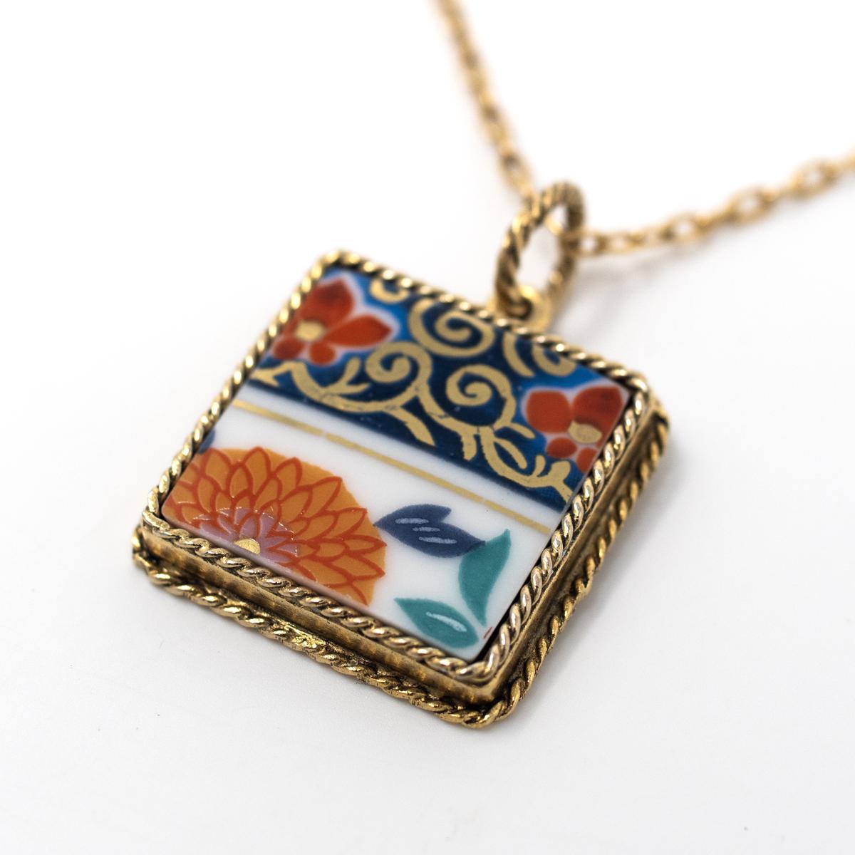 nozomi gold necklace orange blue red angle
