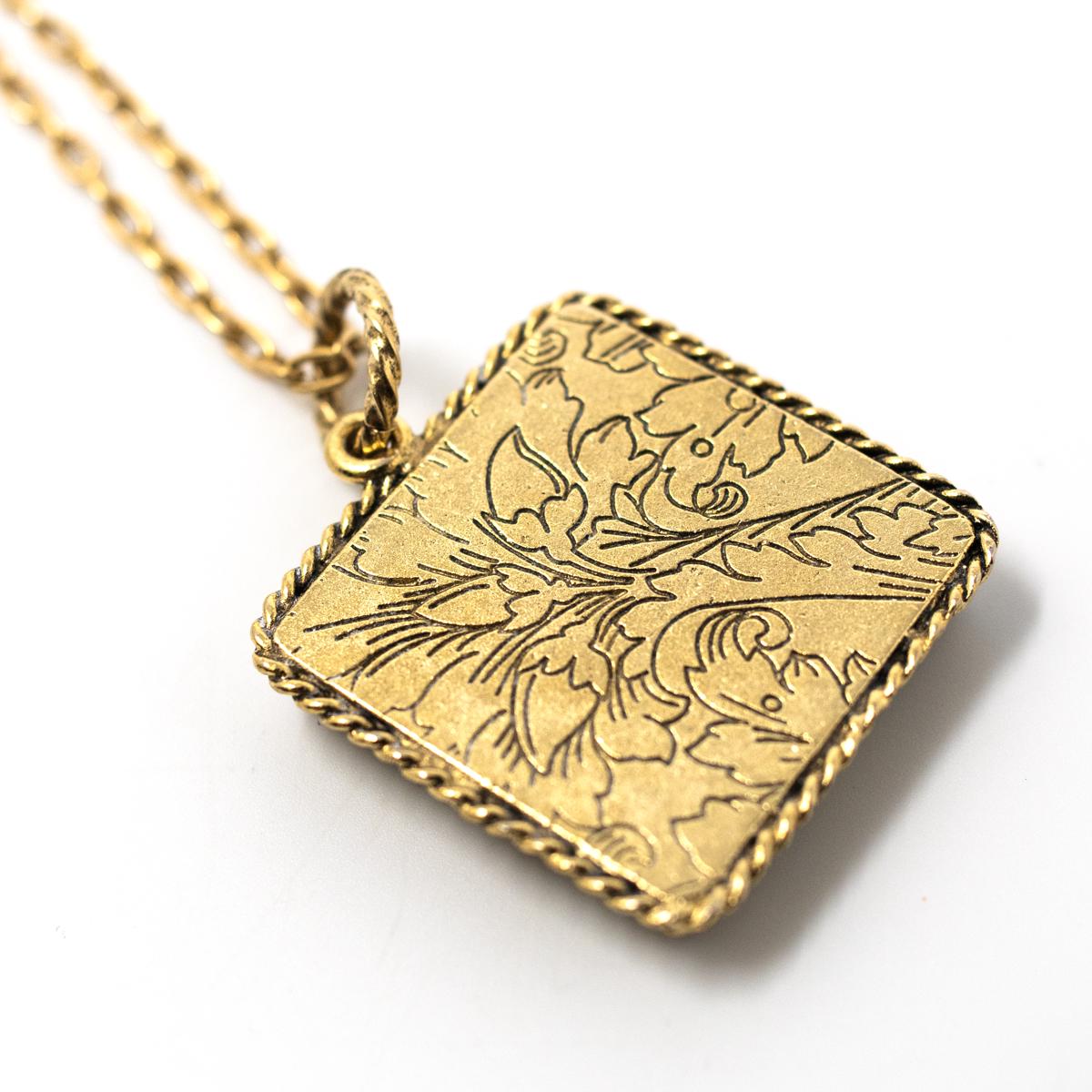 nozomi square gold necklace grey with flowers back