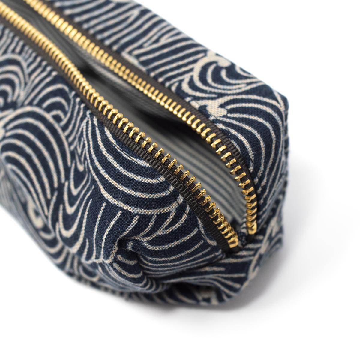 Kiriko made wave purse inside end