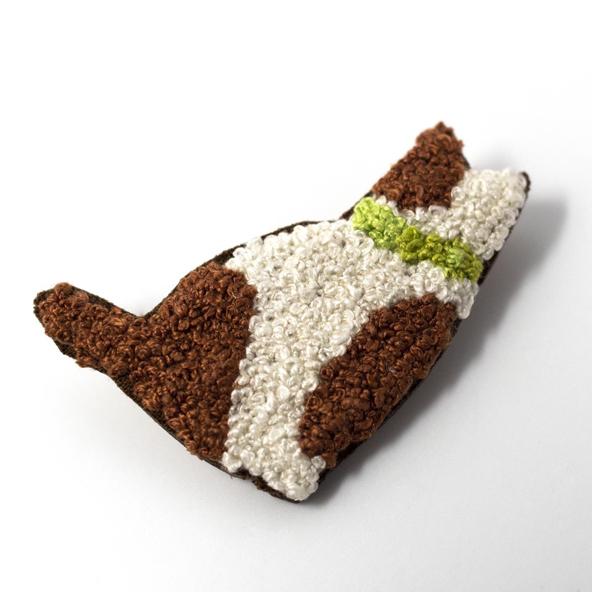 stitch works brown white cat pin angle top
