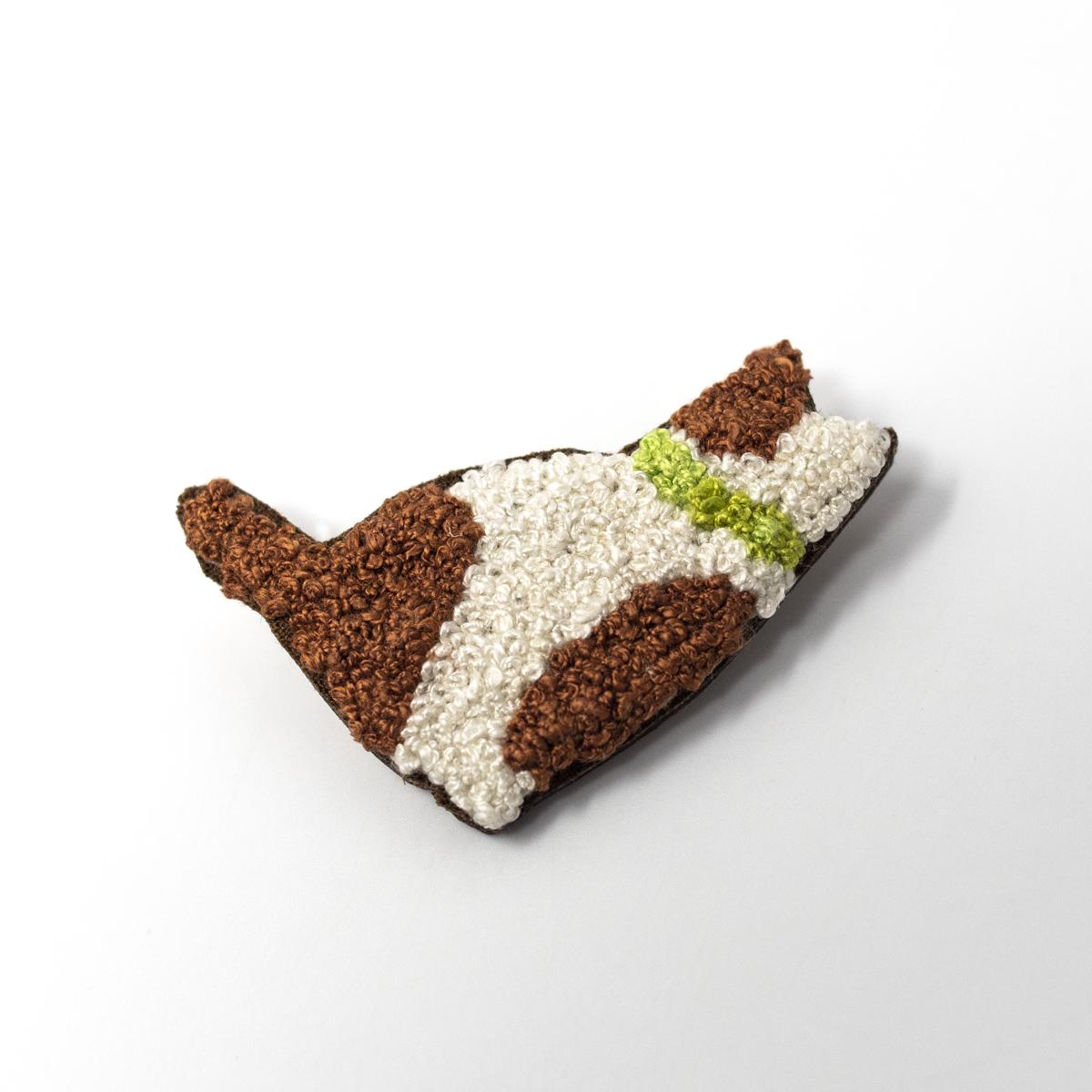 stitch works brown white cat pin angle