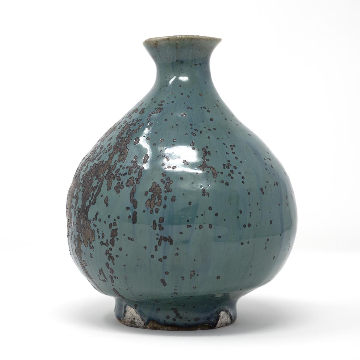 Fuji vase side reverse