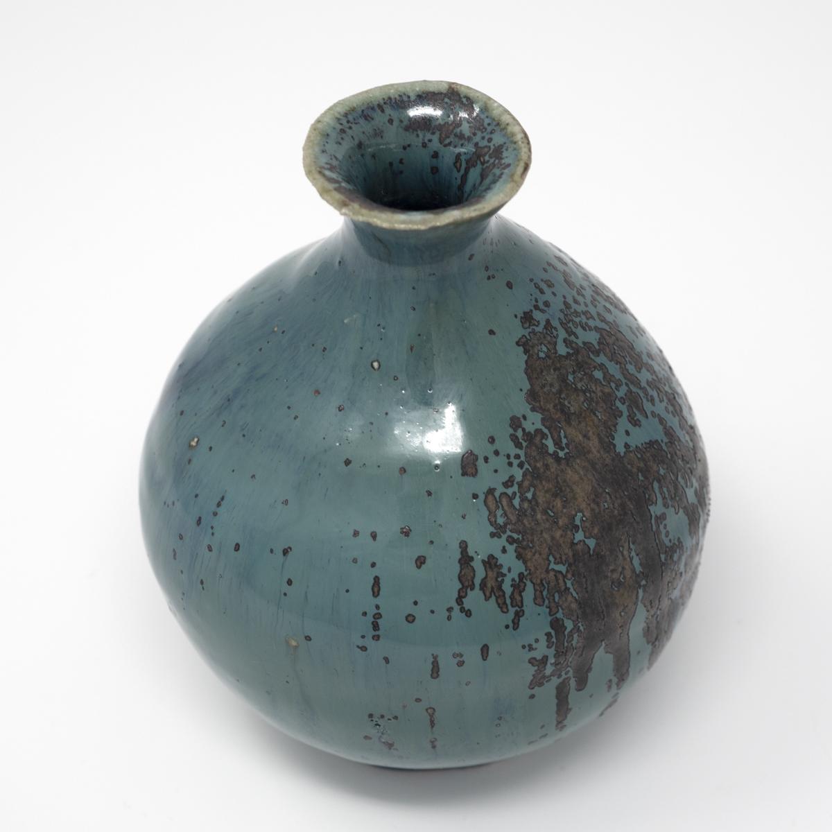 Fuji vase side top angle