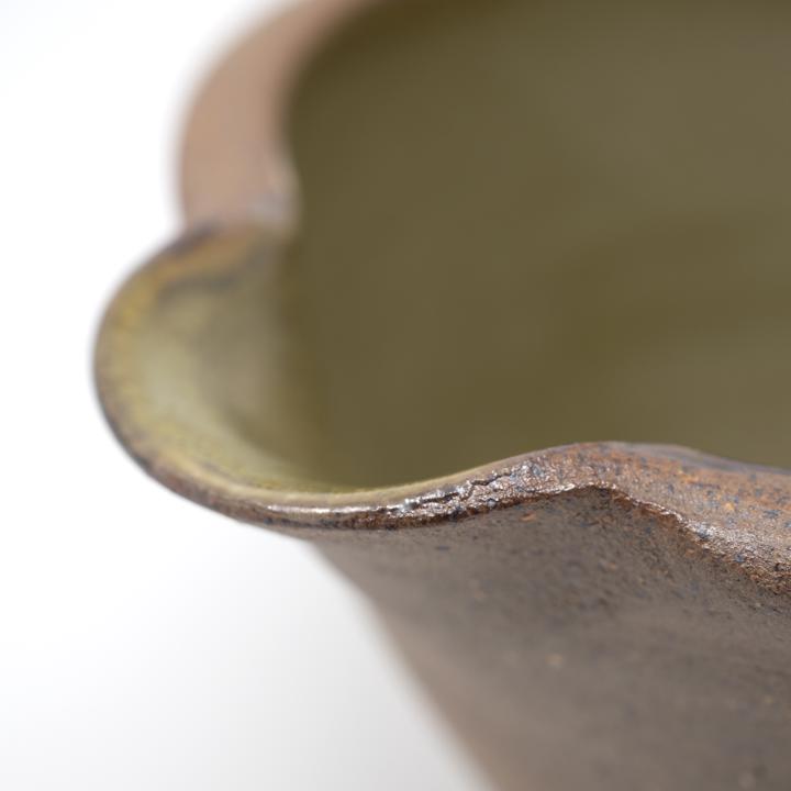 green bowl lip