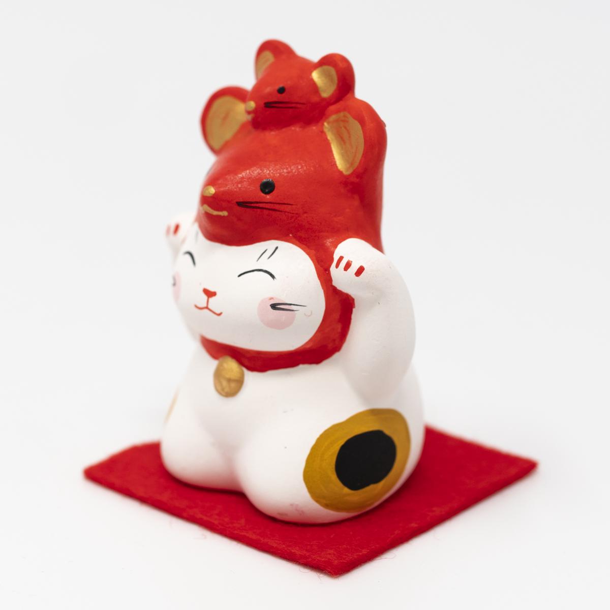 general cat with mouse hat rerverse
