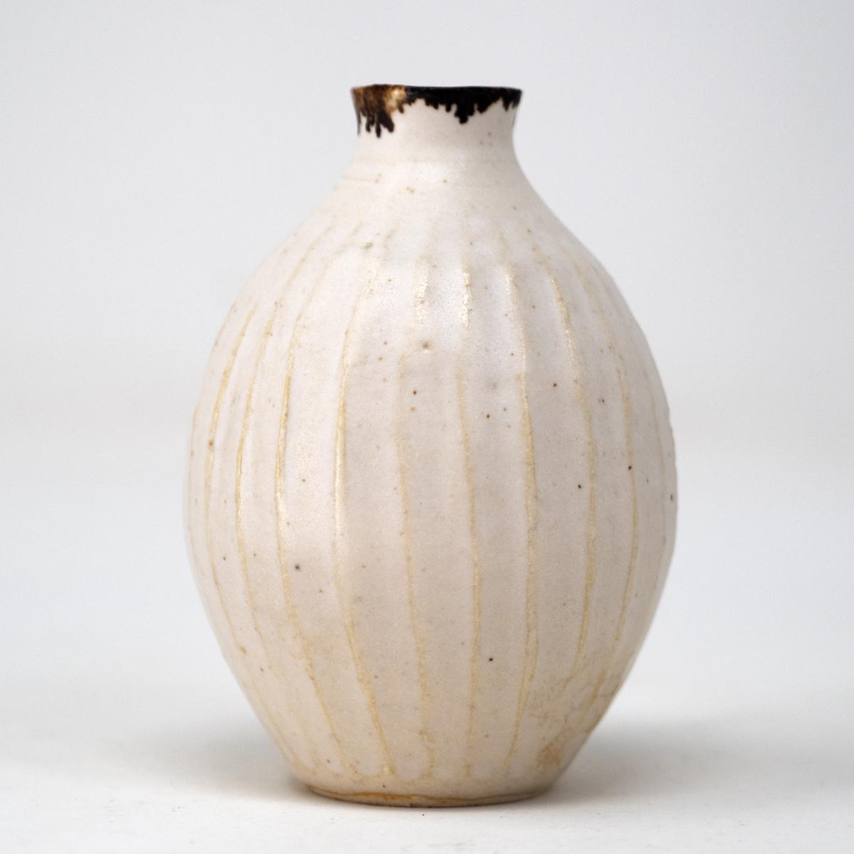 cream vase front