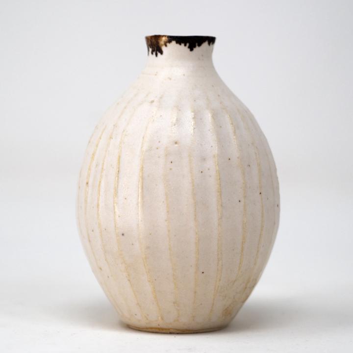 cream vase front