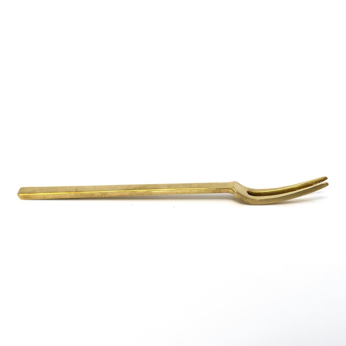 Azmaya dessert fork side