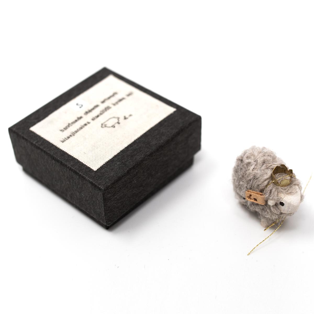 kyoko sheep crown with box