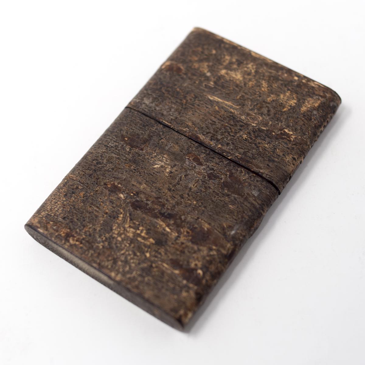 Tomioka chira card case angle