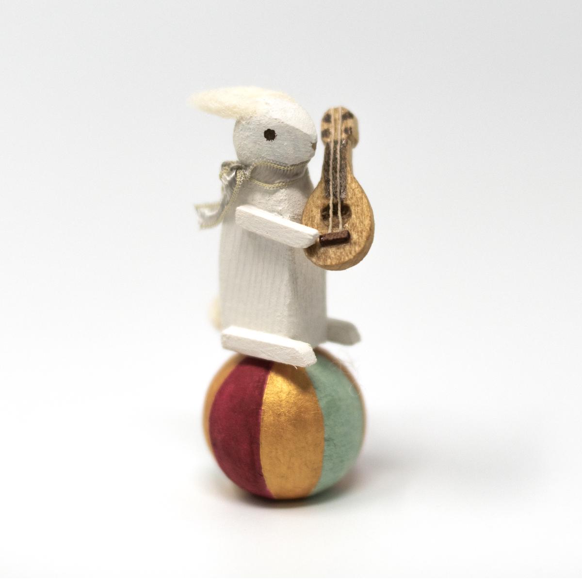 kyoka guitar rabbit on ball