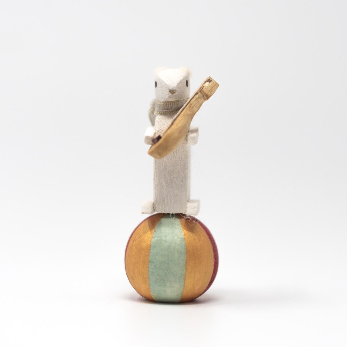 kyoka guitar rabbit on ball front