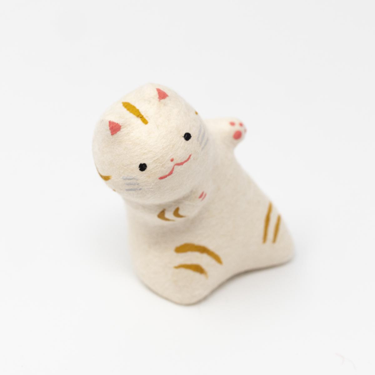 haibara leaning cat top