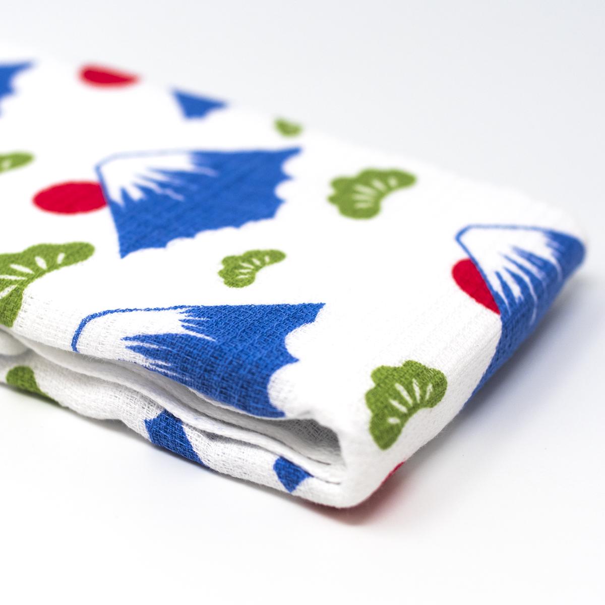 super mountain towel closeup angle short