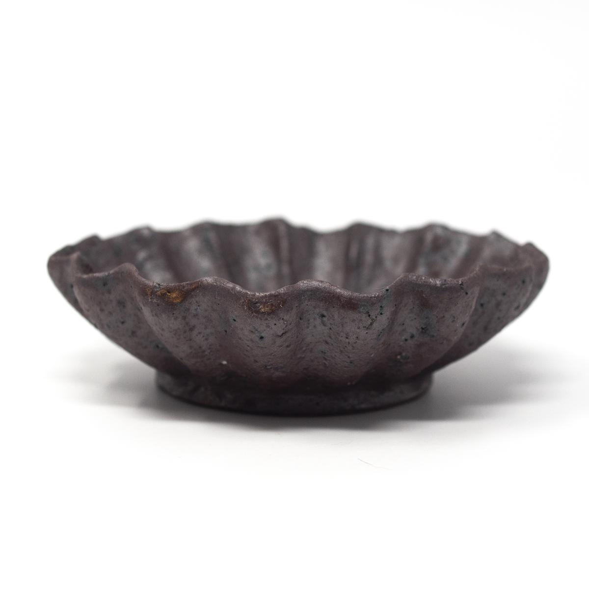 Fumie Suzuki ceramics medium black bowl side