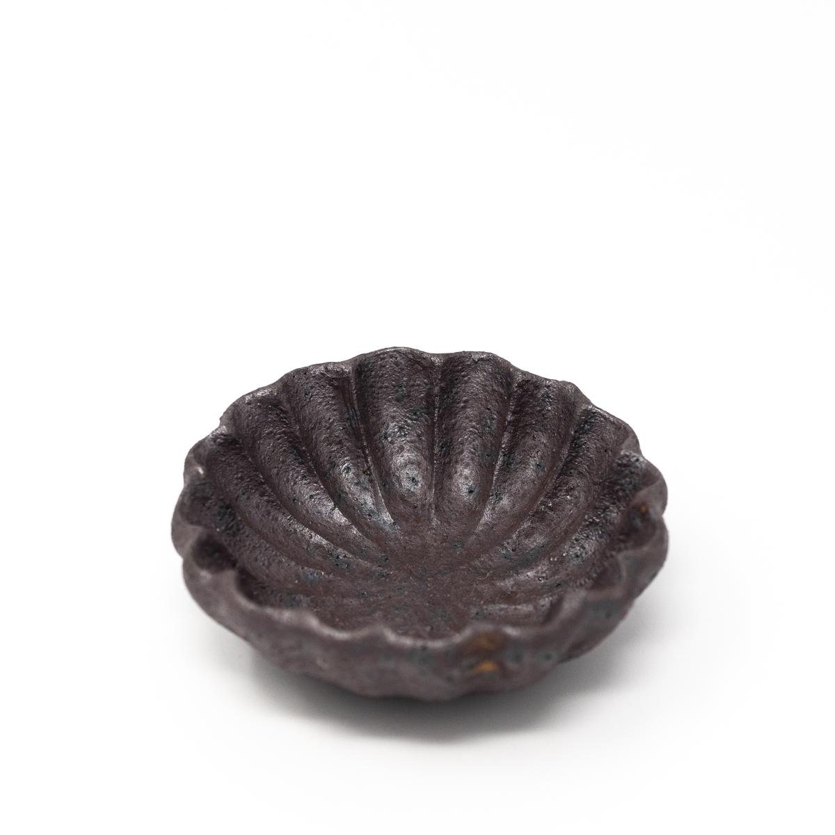 Fumie Suzuki ceramics small black bowl top angle