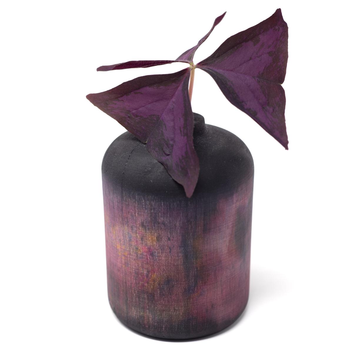 vase front angle with oxalis