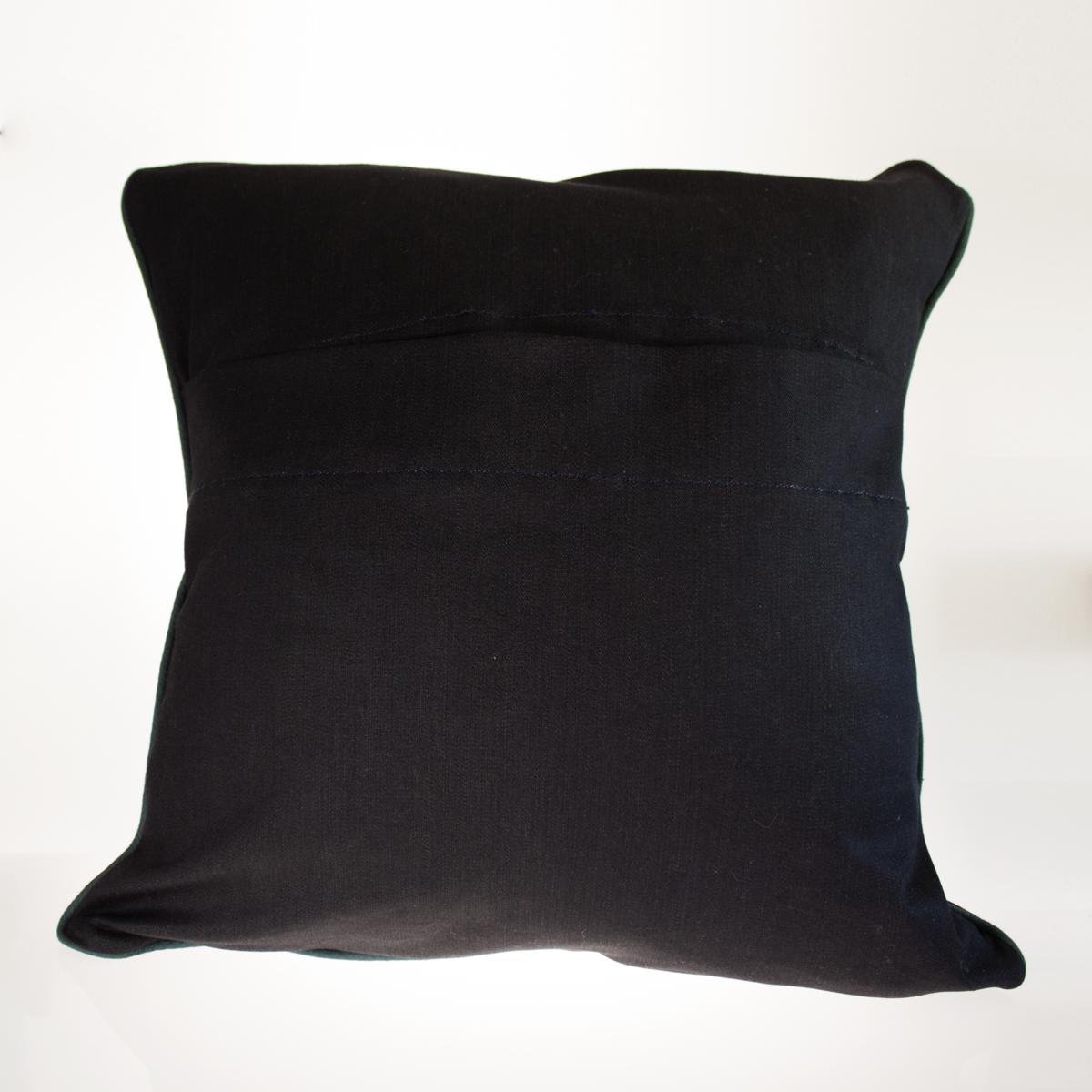 black cushion back