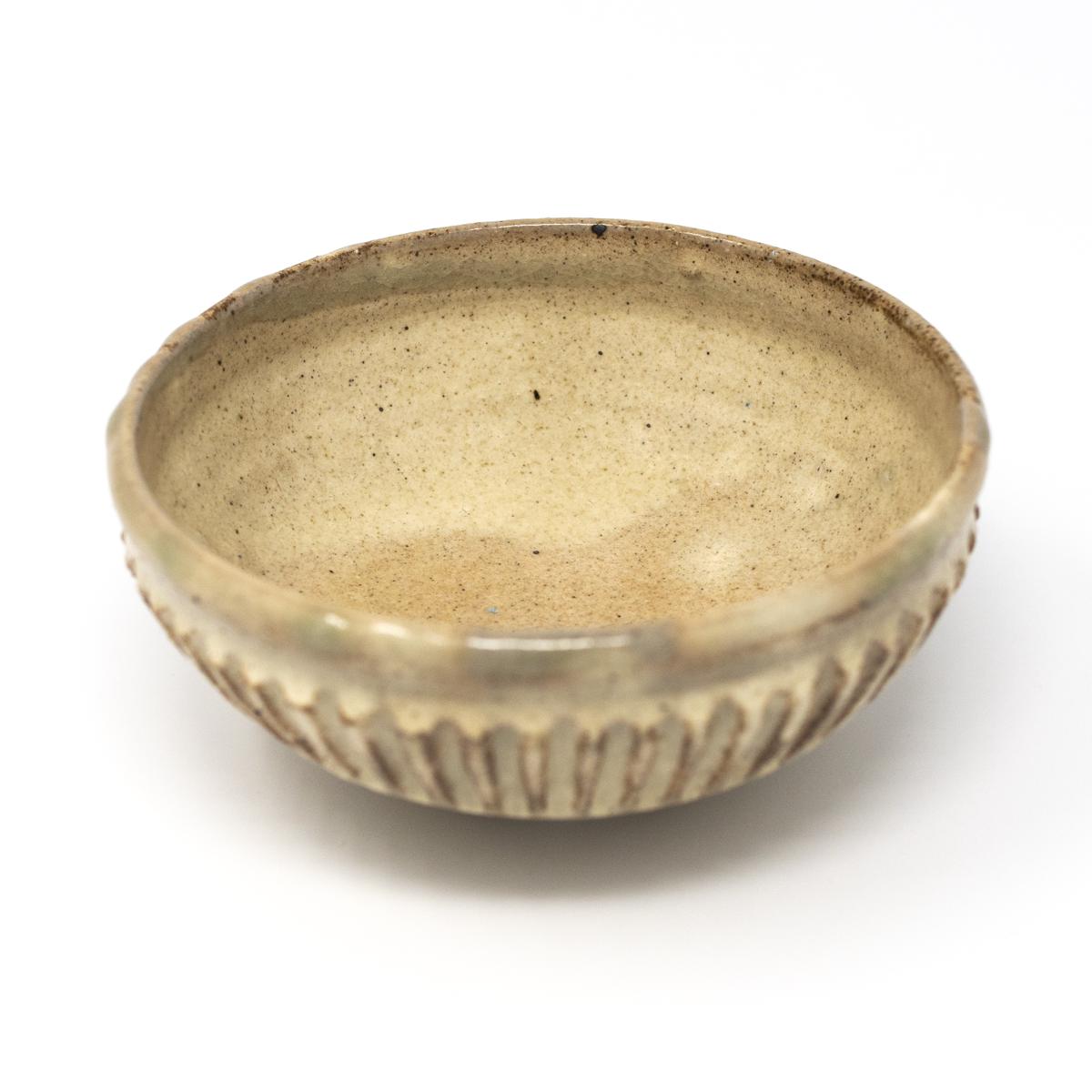 mashiko small white side bowl side angle