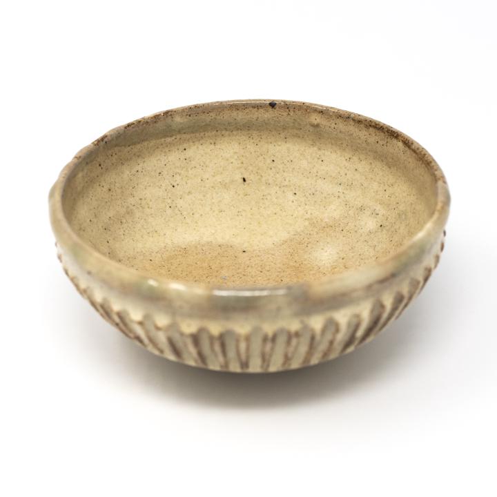 mashiko small white side bowl side angle
